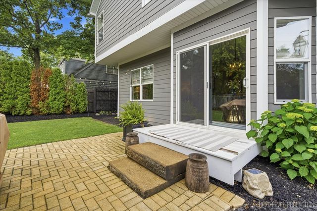 1415 S 4th Street, St. Charles, IL 60174