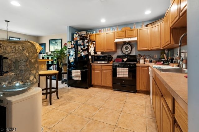 21 Stonehill Rd, Hardyston Twp., NJ 07419