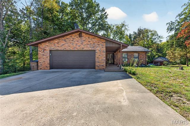 225 South Street, Troy, IL 62294