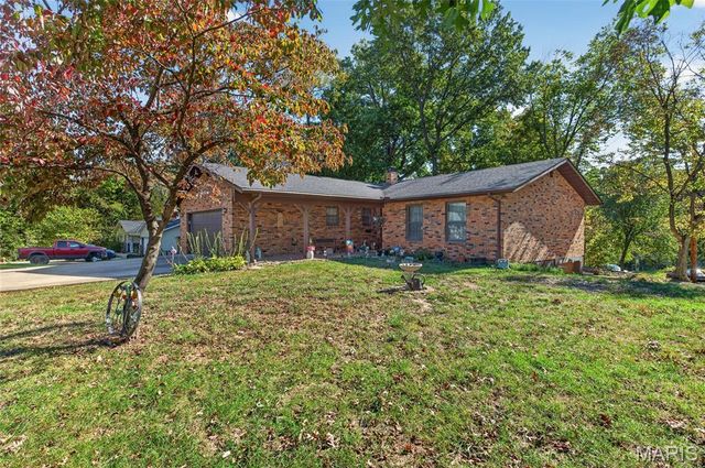 225 South Street, Troy, IL 62294