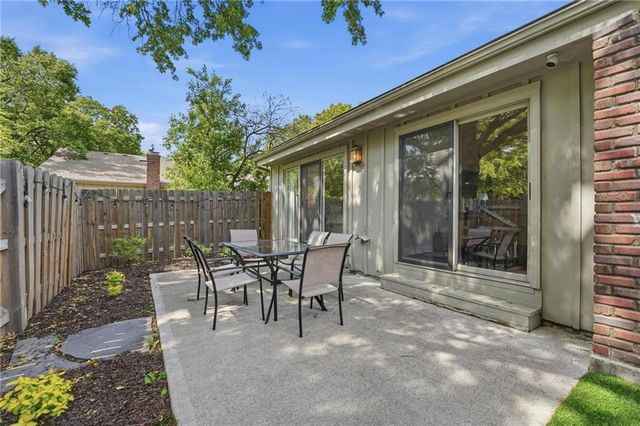 12856 Cambridge Terrace, Leawood, KS 66209