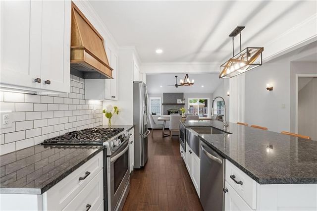 12856 Cambridge Terrace, Leawood, KS 66209