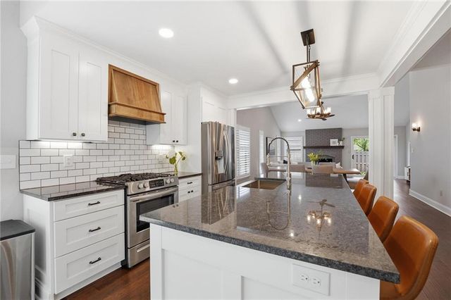 12856 Cambridge Terrace, Leawood, KS 66209