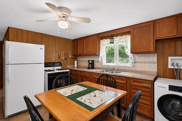 22 Myrtle Ave, Acushnet, MA 02743