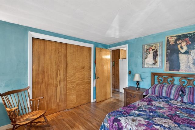 22 Myrtle Ave, Acushnet, MA 02743
