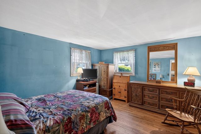 22 Myrtle Ave, Acushnet, MA 02743