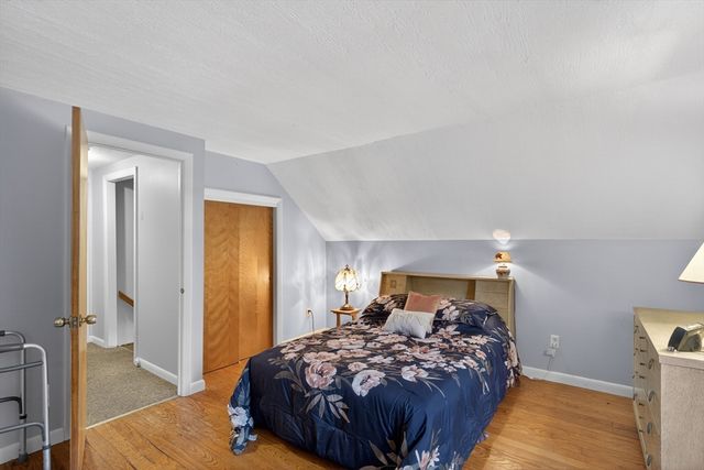 22 Myrtle Ave, Acushnet, MA 02743