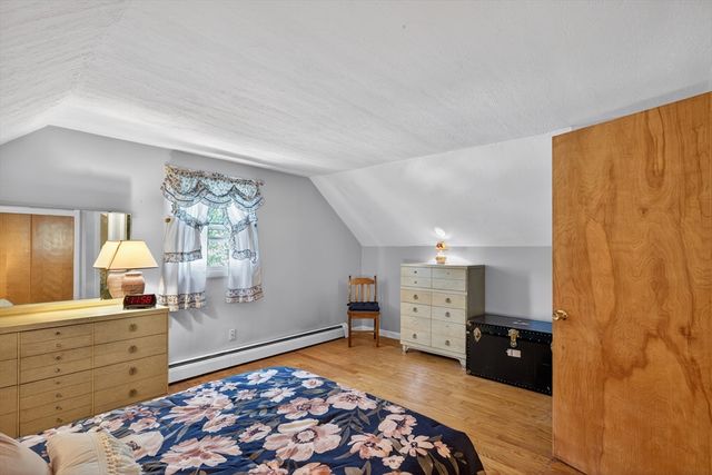 22 Myrtle Ave, Acushnet, MA 02743