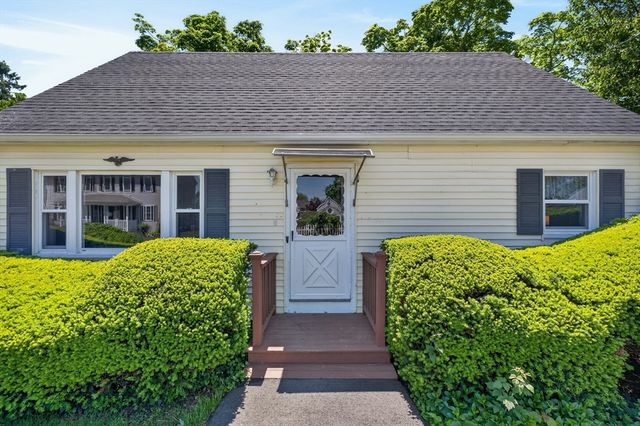 22 Myrtle Ave, Acushnet, MA 02743