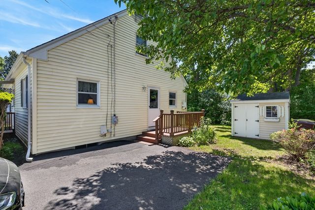 22 Myrtle Ave, Acushnet, MA 02743