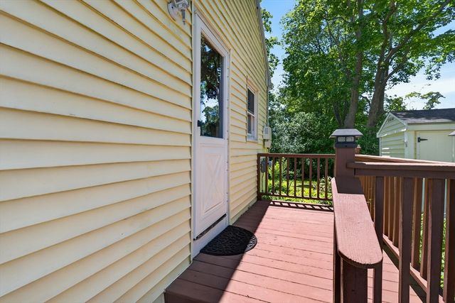 22 Myrtle Ave, Acushnet, MA 02743