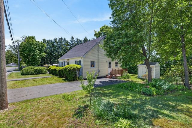 22 Myrtle Ave, Acushnet, MA 02743
