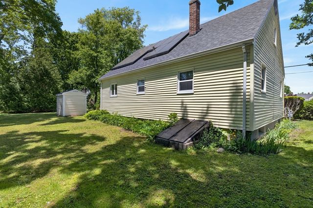 22 Myrtle Ave, Acushnet, MA 02743