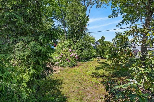 22 Myrtle Ave, Acushnet, MA 02743