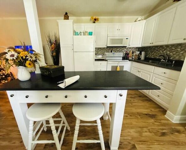 140 Salisbury F, West Palm Beach, FL 33417