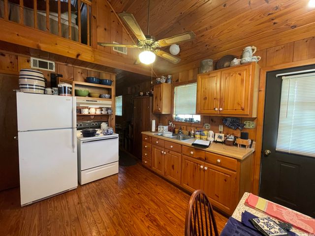 647 Ash Flat Drive, Ash Flat, AR 72513