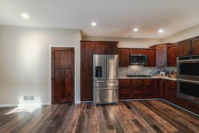 303 Fiddler Court SE, New Prague, MN 56071