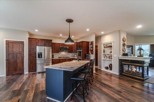 303 Fiddler Court SE, New Prague, MN 56071