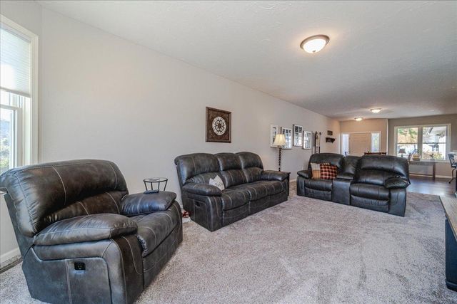 303 Fiddler Court SE, New Prague, MN 56071