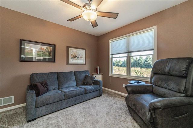 303 Fiddler Court SE, New Prague, MN 56071