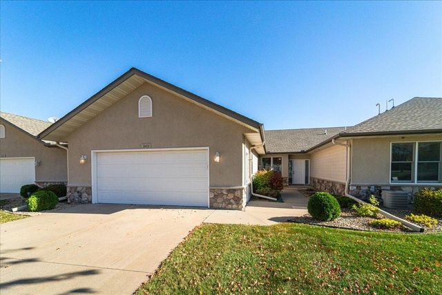 303 Fiddler Court SE, New Prague, MN 56071