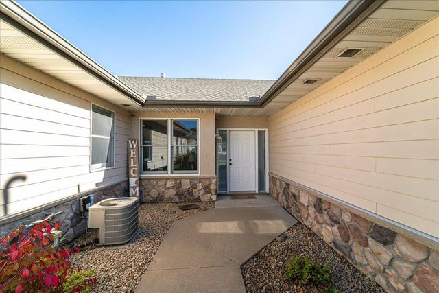 303 Fiddler Court SE, New Prague, MN 56071