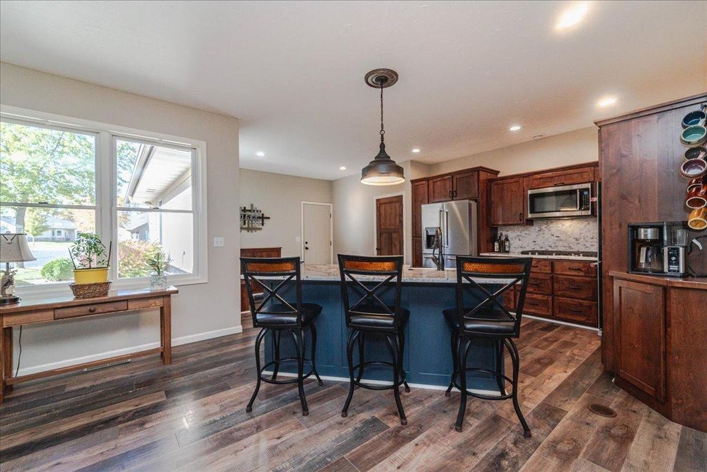 303 Fiddler Court SE, New Prague, MN 56071