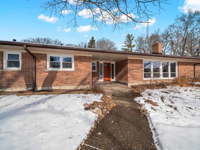 16 Yorkshire Drive, Lincolnshire, IL 60069