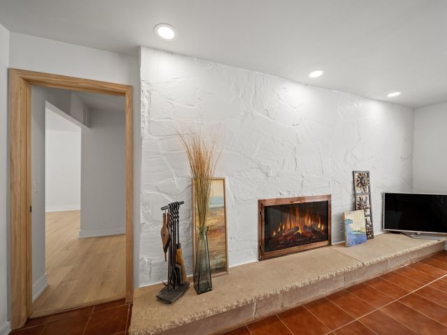 16 Yorkshire Drive, Lincolnshire, IL 60069