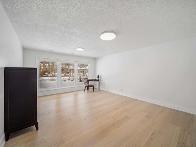 16 Yorkshire Drive, Lincolnshire, IL 60069