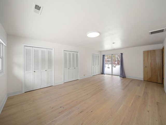 16 Yorkshire Drive, Lincolnshire, IL 60069