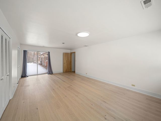 16 Yorkshire Drive, Lincolnshire, IL 60069