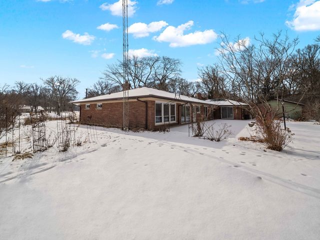 16 Yorkshire Drive, Lincolnshire, IL 60069