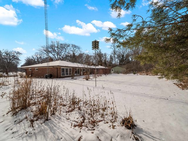 16 Yorkshire Drive, Lincolnshire, IL 60069