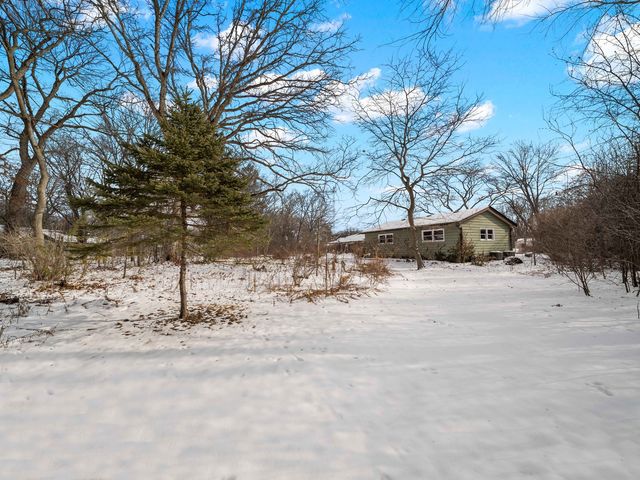 16 Yorkshire Drive, Lincolnshire, IL 60069