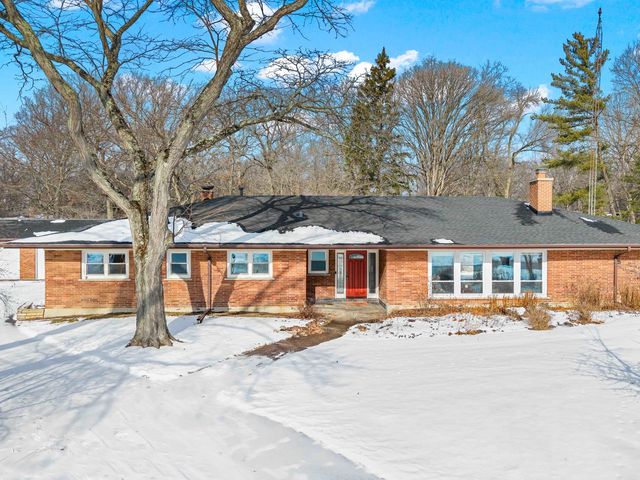 16 Yorkshire Drive, Lincolnshire, IL 60069