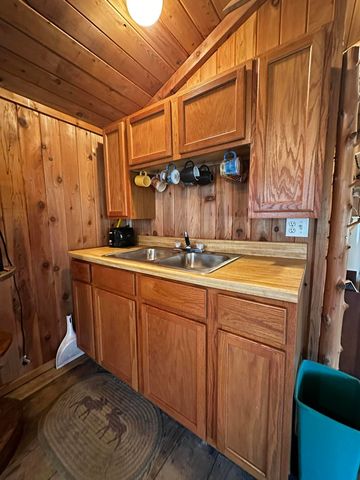 3743 N Peacock Trail, Peacock Twp, MI 49644