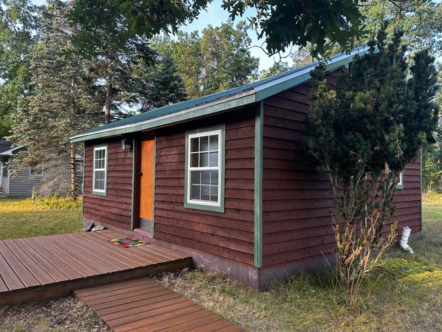 3743 N Peacock Trail, Peacock Twp, MI 49644