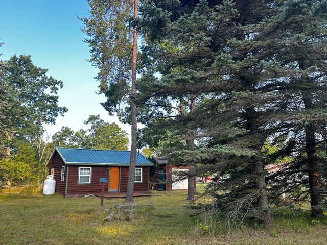 3743 N Peacock Trail, Peacock Twp, MI 49644