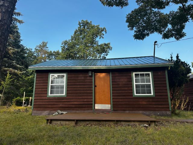 3743 N Peacock Trail, Peacock Twp, MI 49644