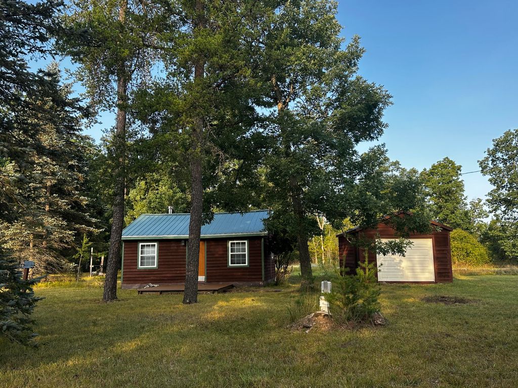 3743 N Peacock Trail, Peacock Twp, MI 49644