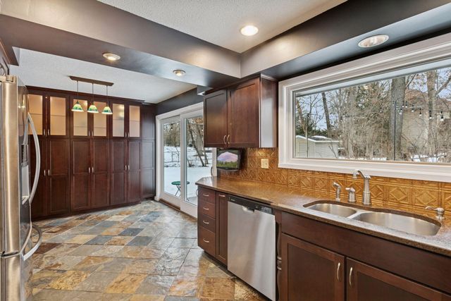 434 Yosemite Avenue N, Golden Valley, MN 55422