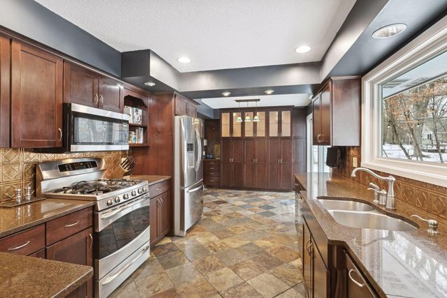 434 Yosemite Avenue N, Golden Valley, MN 55422