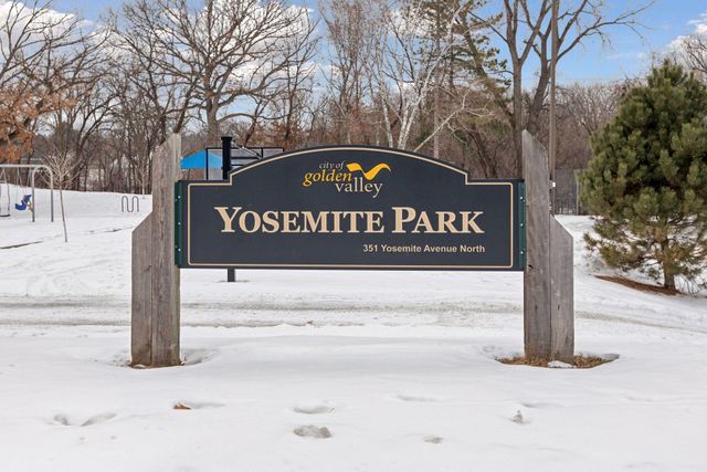 434 Yosemite Avenue N, Golden Valley, MN 55422