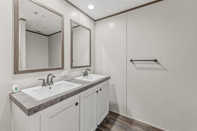 263 Robinson Creek Road, Huntsville, TX 77340