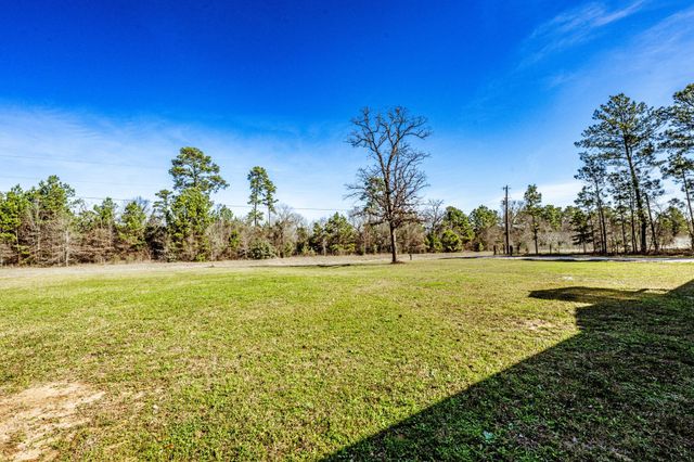 263 Robinson Creek Road, Huntsville, TX 77340