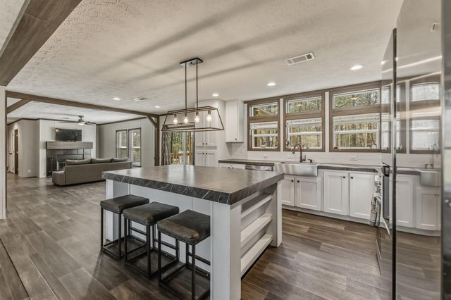 263 Robinson Creek Road, Huntsville, TX 77340