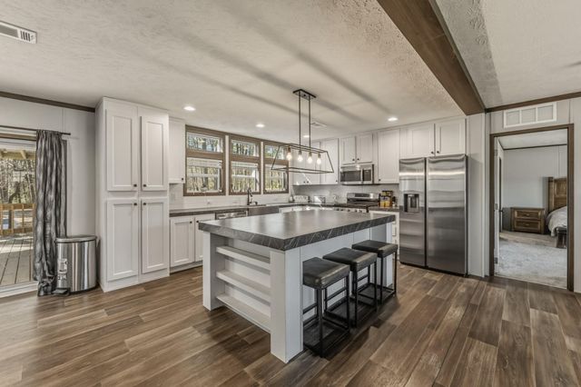 263 Robinson Creek Road, Huntsville, TX 77340