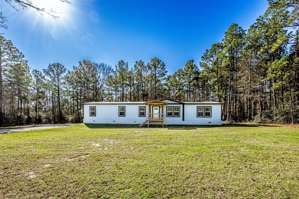 263 Robinson Creek Road, Huntsville, TX 77340