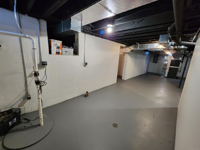 28430 Ranchwood Drive, Southfield, MI 48076